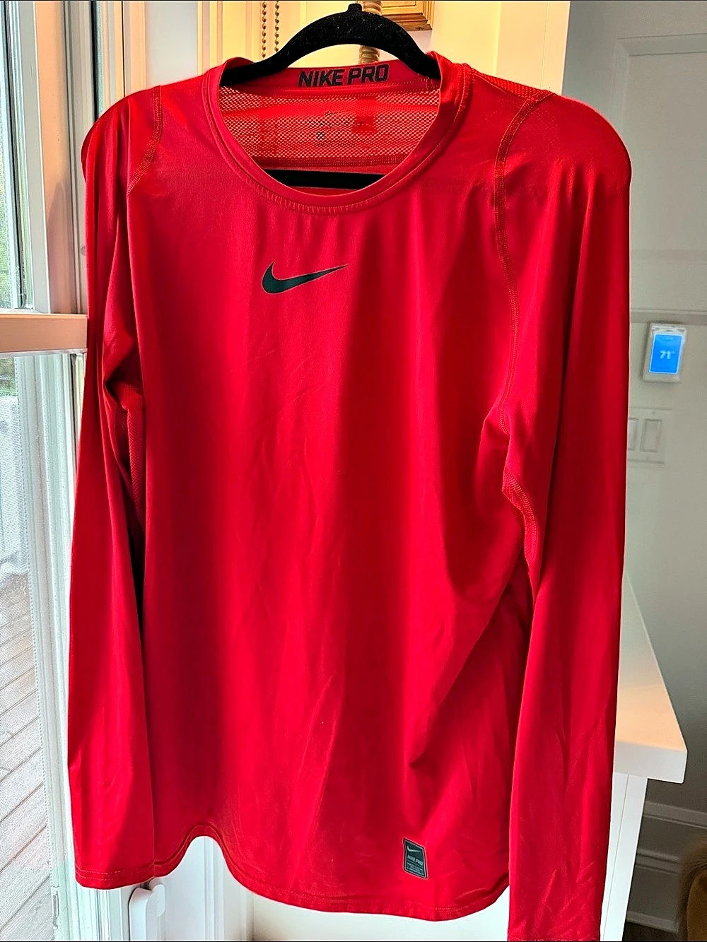 Nike Pro Dri-FIT Tight-Fit Long-Sleeve T-Shirt Red Medium